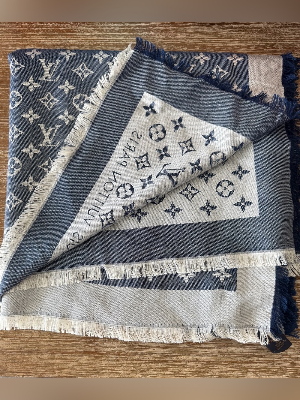Louis Vuitton Shawl Monogram double sided - Picture 3 of 5